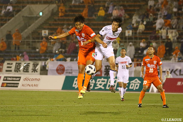 後半にリズムを掴んだ愛媛。有田 光希は鋭いシュートを放つなど決定機を作った【明治安田Ｊ２ 第20節 愛媛vs水戸】