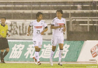 76分にPA付近でパスを受けた茂木 駿佑(#27)が強烈なダイレクトシュート突き刺し、水戸が先制!【明治安田J2 第20節 愛媛vs水戸】