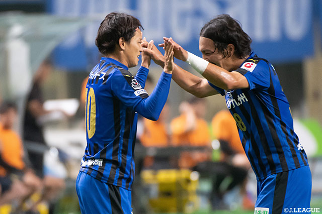 ニアに走り込んだ藤本 憲明（大分/左）が頭で合わせ、2試合連続ゴールを奪取！【明治安田Ｊ２ 第20節 大分vs福岡】