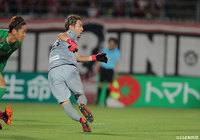 上福元 直人(東京V)を中心に岡山の攻撃を