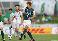 79分にジョン ガブリエルがゴールを決め、相模原が再び1点差に詰め寄る【明治安田Ｊ３ 第16節 相模原vsG大23】