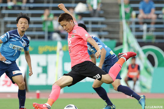 開始3分、林 陵平（東京Ｖ）が巧みなドリブルでシュートコースを作り、左足で流し込み先制ゴールを獲得【明治安田Ｊ２ 第21節 讃岐vs東京Ｖ】
