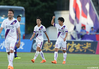 クロスのこぼれ球に素早く反応した福岡 慎平(京都/#35)が押し込み、先制点を獲得!これがプロ初ゴールとなった【明治安田J2 第21節 甲府vs京都】