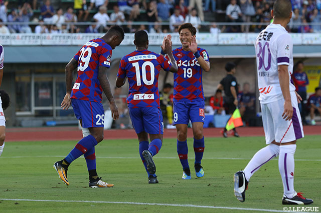 ゴールライン際からクロスを受けたリンス（甲府/#10）がゴールに流し込み、同点に追い付く！【明治安田Ｊ２ 第21節 甲府vs京都】