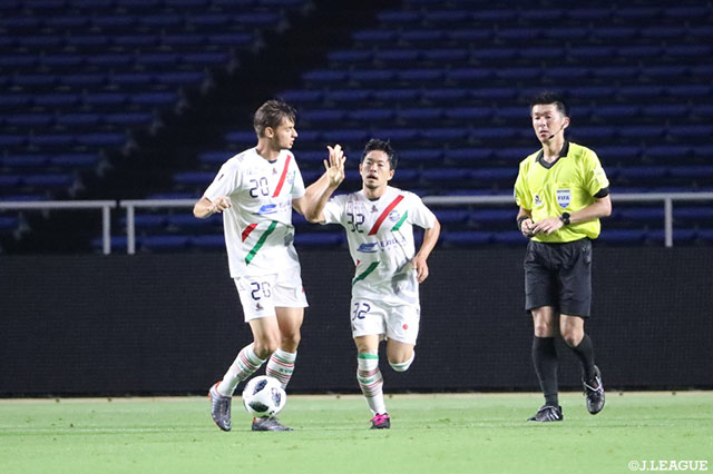 右サイドのクロスからゴール前に折り返されたボールを戸高 弘貴（町田/#32）が冷静に流し込んで2点差を追いつく！【明治安田Ｊ２ 第21節 福岡vs町田】