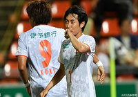 絶妙なタッチで抜け出した近藤 貴司(愛媛)がニアサイドに流し込み愛媛が同点に追いつく【明治安田J2 第21節 大宮vs愛媛】