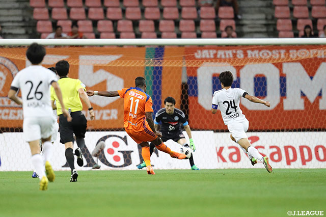 GKとの1対1を冷静に沈めたターレス（新潟）【明治安田Ｊ２ 第21節 新潟vs水戸】