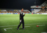 好調な鳥取を相手に完勝の北九州。柱谷 哲二監督が会心のガッツポーズを見せる！【明治安田Ｊ３ 第16節 北九州vs鳥取】