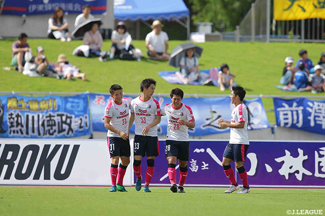 18分、GKと1対1の局面を米澤 令衣（#33）が冷静にシュートを沈めＣ大23が先制！【明治安田Ｊ３ 第16節 沼津vsC大23】