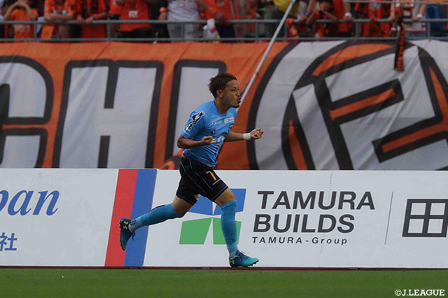 味方のシュートのこぼれ球に反応した野村 直輝が冷静に押し込み、開始1分で横浜FCが先制！【明治安田Ｊ２ 第21節 山口vs横浜FC】