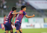 逆転を許した岡山だが、塚川 孝輝(#8)のスーパーミドルが決まり試合を振り出しに戻す【明治安田J2 第21節 岡山vs金沢】