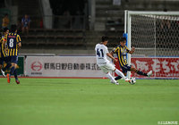 縦パスを収めた木村 裕(富山)が鋭いミドルシュートでニアを撃ち抜き、試合終盤に貴重な先制点を奪取!【明治安田J3 第16節 群馬vs富山】