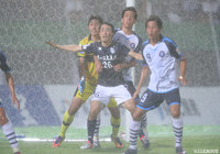 39分に雷雨のため試合が一時中断。再開が危ぶまれたが、約1時間後に無事再開した【明治安田J3 第16節 鹿児島vsYS横浜】