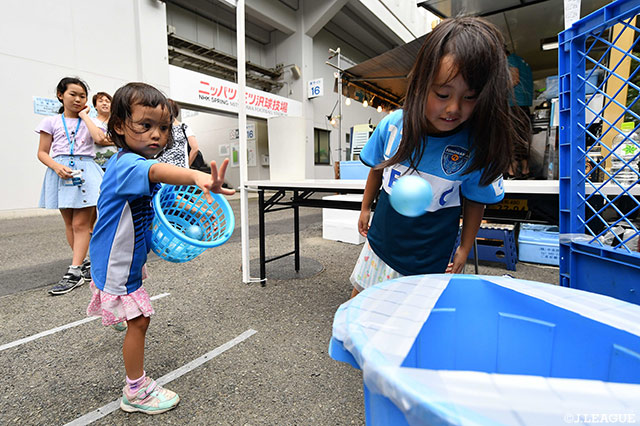 「玉入れ競争」を開催！ぜんぶ入ったかな？【明治安田Ｊ２ 第22節 東京Ｖvs岡山】