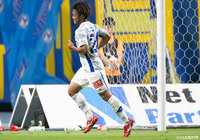 2試合連続で得点を挙げた甲府の曽根田 穣（#24）。左足で狙い澄ましたシュートを決めた【明治安田Ｊ２ 第22節 大分vs甲府】