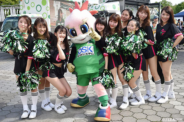 ギッフィーと大人のダンスチアチーム「ＧＧＧ（トリプルジー）」が試合前を盛り上げます！【明治安田Ｊ２ 第22節 岐阜vs愛媛】