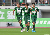 左CKからファーサイドでフリーになった阿部 正紀（#2）が頭で合わせホームの岐阜が先制！【明治安田Ｊ２ 第22節 岐阜vs愛媛】