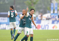 こぼれ球に反応し逆転ゴールを決めた谷澤 達也(#8)【明治安田J3 第17節 秋田vs相模原】