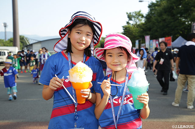 かき氷を食べて試合前にクールダウン！試合は熱く応援するよ！【明治安田Ｊ２ 第23節 甲府vs岐阜】