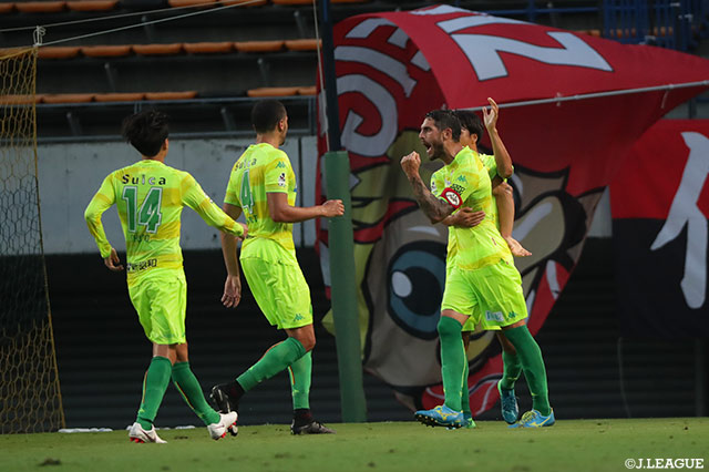 前半終了間際のCKからラリベイが合わせ、千葉が同点に追いつく！【明治安田Ｊ２ 第23節 千葉vs金沢】