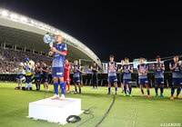 4試合ぶりに勝ち点3を手にした福岡。駆け付けたサポーターに勝利の報告【明治安田Ｊ２ 第23節 福岡vs讃岐】