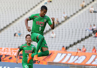 右サイドからパスを受けたドウグラス ヴィエイラがGKのニアを抜くシュートを決め、東京Vが先制!【明治安田J2 第23節 東京Vvs山口】