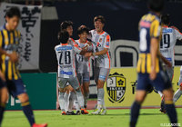 相手の意表を突くグラウンダーのCKに堂安 憂(#23)が合わせ、長野が先制!堂安は2戦連続ゴール!【明治安田J3 第18節 群馬vs長野】