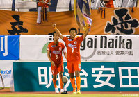 89分、途中出場の有田 光希(#9)が強烈なミドルシュートを放つと矢のようなシュートは右ポストに当たってゴールに吸い込まれ愛媛が先制点を獲得!【明治安田J2 第23節 愛媛vs徳島】