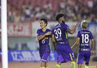 パトリック(#39)が前半だけで2ゴールを奪う活躍!広島リードで折り返す【明治安田J1 第16節 広島vsG大阪】