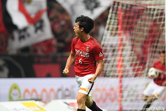 CKから2ゴールを奪った遠藤 航（浦和）。チームを勝利に導きこの雄叫び！【明治安田Ｊ１ 第16節 浦和vs名古屋】