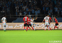 52分、小林　悠が右足を振りぬき、川崎Ｆが大きな追加点！【明治安田Ｊ１第16節札幌vs川崎Ｆ】