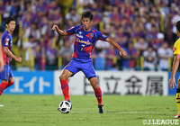 この日がＪ１通算200試合出場となったMF米本拓司（FC東京）。献身的なプレーで勝利に貢献した【明治安田Ｊ１第16節柏vsFC東京】