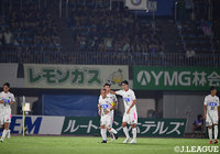 ビハインドを負った鳥栖だったが、吉田　豊（＃23）のクロスが相手のオウンゴールを呼び、同点に追いつく【明治安田Ｊ１第16節湘南vs鳥栖】