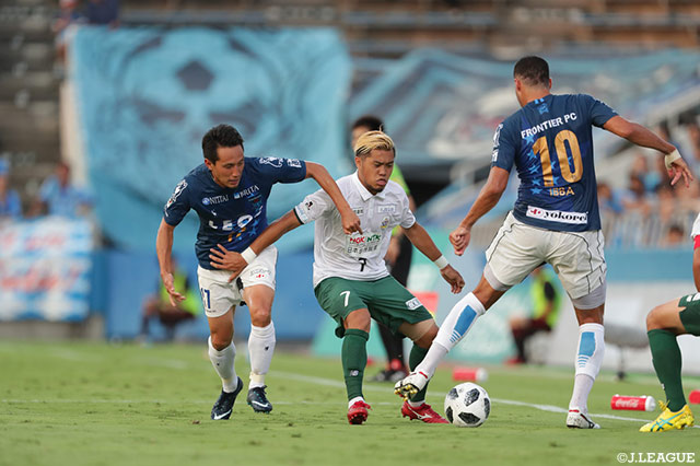 横浜FC守備陣の前に田中 パウロ淳一ら岐阜の攻撃陣は沈黙【明治安田Ｊ２ 第24節 横浜FCvs岐阜】