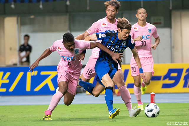 持ち前の堅守が蘇ってきた栃木。大分の強力な攻撃陣に仕事をさせなかった【明治安田Ｊ２ 第24節 大分vs栃木】