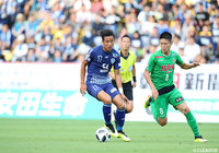 先発フル出場の松田 力（福岡）。攻撃陣を牽引するも得点には至らなかった【明治安田Ｊ２ 第24節 福岡vs東京Ｖ】