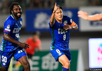 ピーター ウタカ(#50)のスルーパスを受けた岩尾 憲(#8)がPA内で切り返し右足を振り抜きゴール!徳島が勝ち越しに成功する【明治安田J2 第24節 徳島vs大宮】