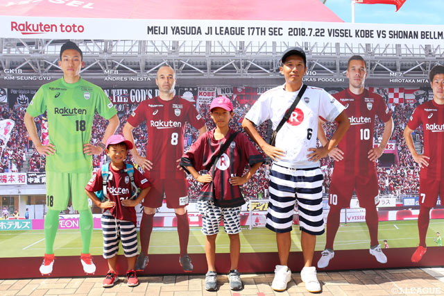 チームメイトになったアンドレス イニエスタ選手と一緒にパシャリ！【明治安田Ｊ１ 第17節 神戸vs湘南】