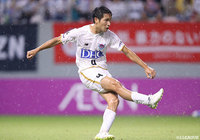 FKのチャンスに原川 力(鳥栖)が直接狙うもゴールならず【明治安田J1 第17節 鳥栖vs仙台】