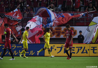 先制された柏もヒールパスを受けたキム ボギョン(右)が決めすぐに追いついたが…【明治安田J1 第17節 鹿島vs柏】