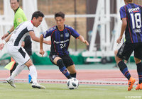 途中出場の井出 遥也（G大23）が直接FKを決め、1点を返すも反撃はここまで。アウェイで勝点を持ち帰ることができなかった【明治安田Ｊ３ 第19節 盛岡vsG大23】