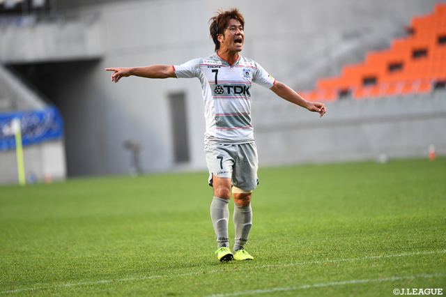 前山 恭平（秋田）は先制点となる鮮やかなループシュートを決めチームの勝利に貢献した【明治安田Ｊ３ 第19節 長野vs秋田】