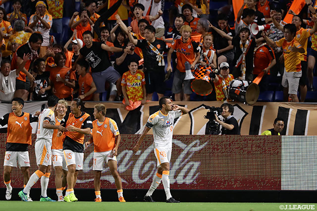 新加入のドウグラスが早速ゴールを奪い清水がリードを2点に広げる【明治安田Ｊ１ 第17節 Ｇ大阪vs清水】