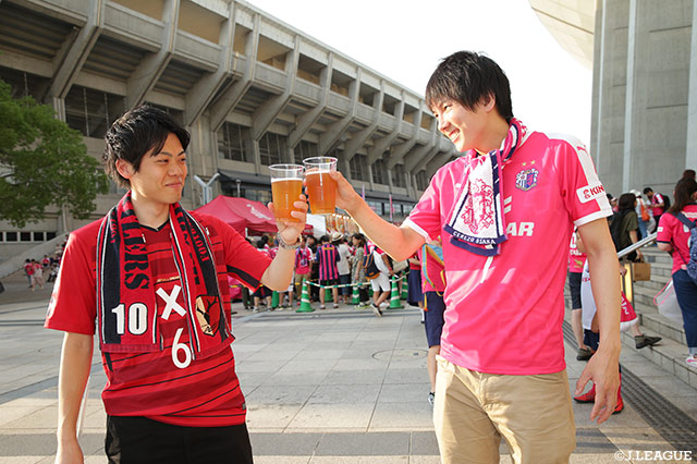 両チームサポーターが試合前に乾杯！今日は負けないぞ！！【明治安田Ｊ１ 第14節 Ｃ大阪vs鹿島】