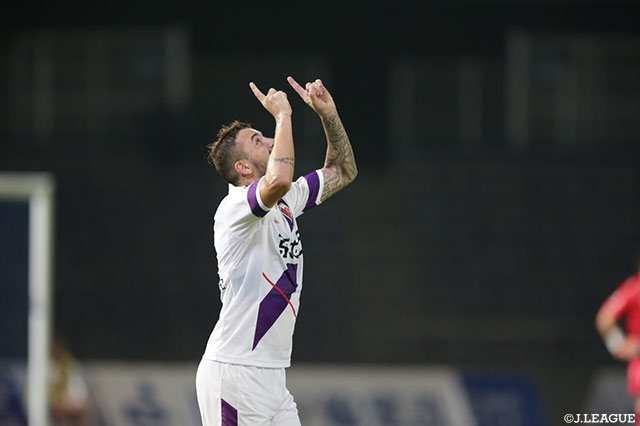 レンゾ ロペス（京都）が相手GKと1対1の局面で冷静にかわして同点ゴールに流し込む！【明治安田Ｊ２ 第25節 町田vs京都】