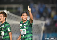 前半19分、ライアン デ フリースに待望の初ゴールが生まれ、岐阜が先制!【明治安田J2 第25節 岐阜vs讃岐】