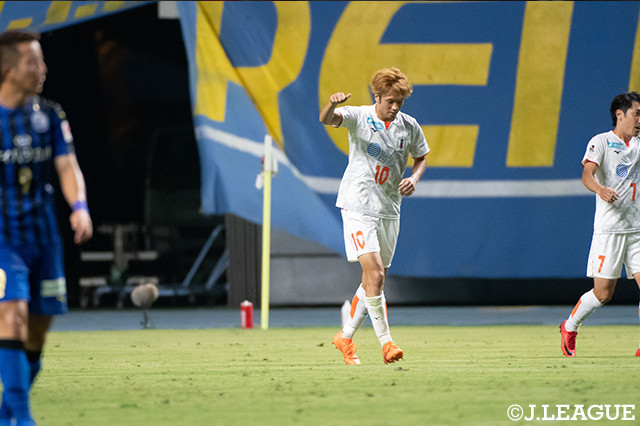 愛媛は36分、神谷　優太がクロスをダイレクトで流し込み敵地で先制に成功！【明治安田Ｊ２ 第25節 大分vs愛媛】