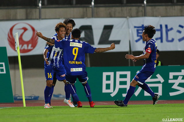 小林 成豪（山形/#16）がPA内でダイレクトでシュートを放ち、終了間際に待望の先制点を挙げる！【明治安田Ｊ２ 第25節 山形vs岡山】