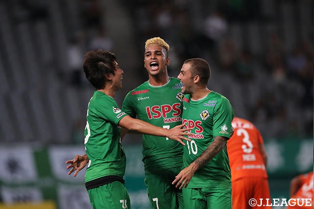 両チーム合わせて7ゴールが生まれる乱打戦に終止符を打ったアラン　ピニェイロ（東京Ｖ／＃7）【明治安田Ｊ２ 第25節 東京Ｖvs新潟】