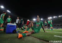 2ゴールで勝利に大きく貢献したドウグラス　ヴィエイラ（東京Ｖ）は試合後に笑顔を見せる【明治安田Ｊ２ 第25節 東京Ｖvs新潟】